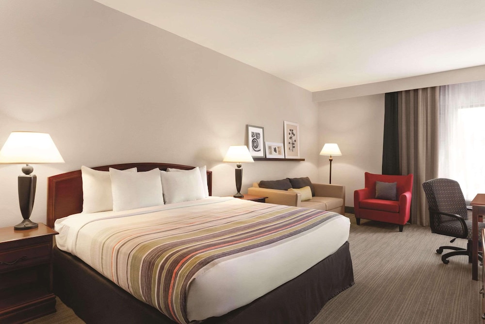 Studio Suite, 1 King Bed, Non Smoking - Photo 4