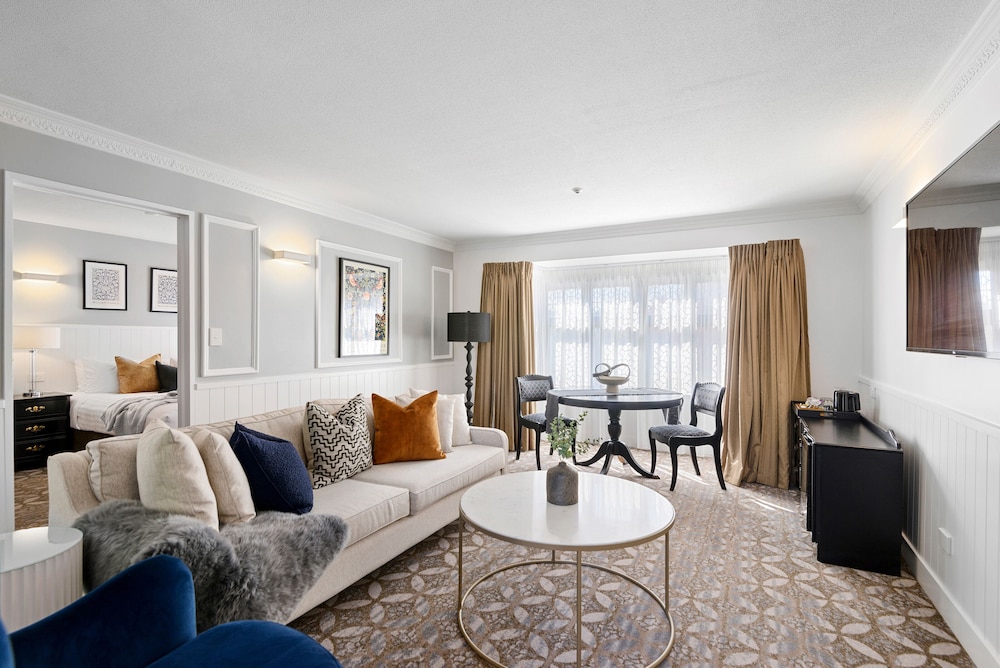 Executive Suite, 1 Bedroom - Photo 4