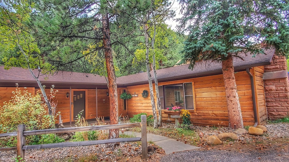 Luxury Cabin, 3 Bedrooms, Hot Tub, River View photo 1