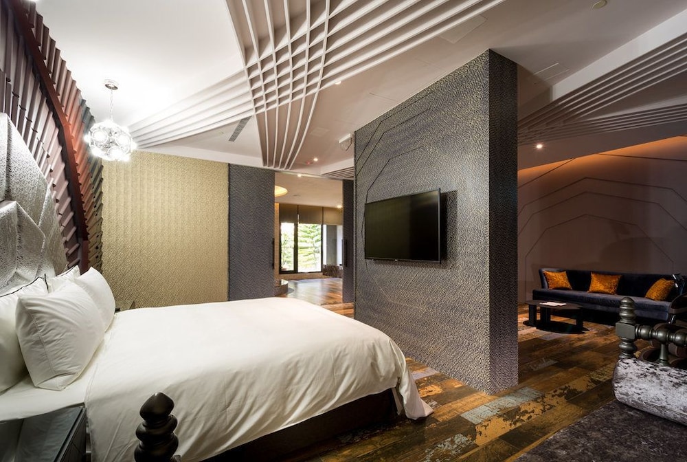 Luxury Room (Consecutive night 11 pm check-out required) photo 2