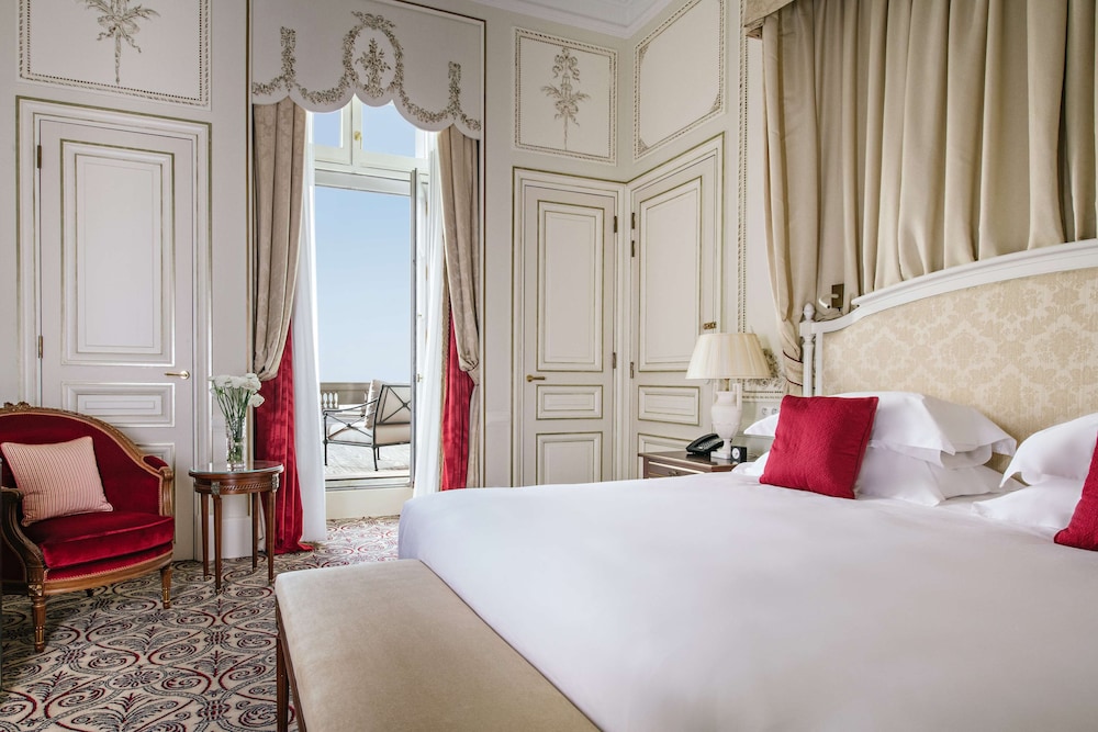 Royal Suite with One King Bed