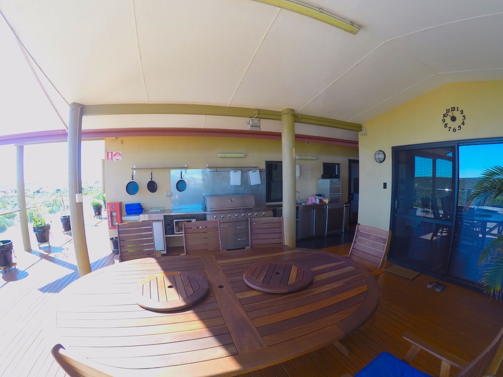 Yellow Room with Sea View photo 3