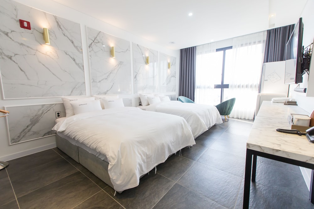 Deluxe Twin Room, 2 Double Beds photo 2