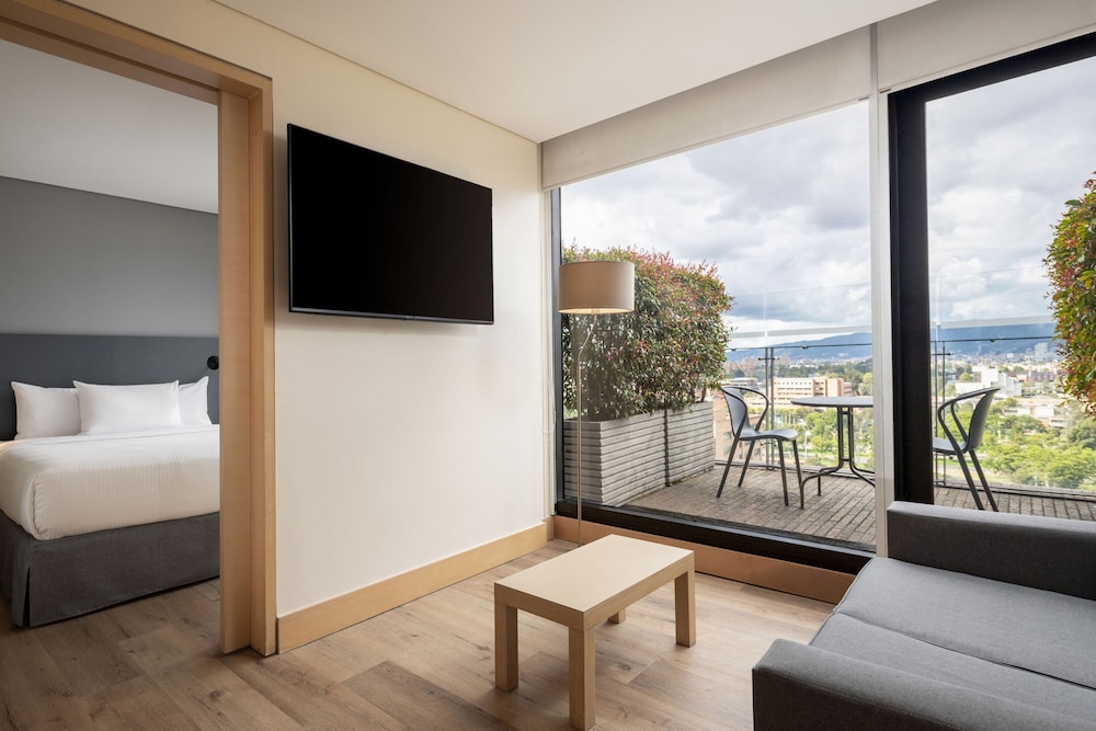Suite, 1 Bedroom, Terrace - Photo 10