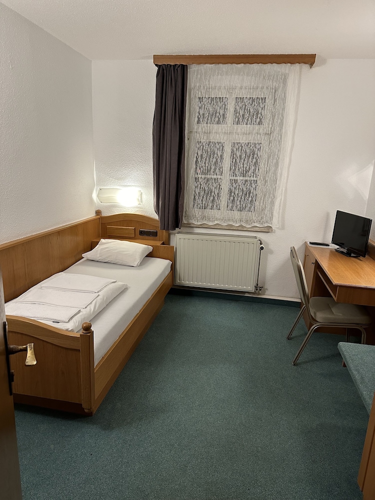 Economy Single Room, 1 Bedroom, Non Smoking photo 2