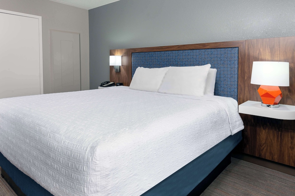 Suite, 2 Queen Beds, Non Smoking - Photo 2