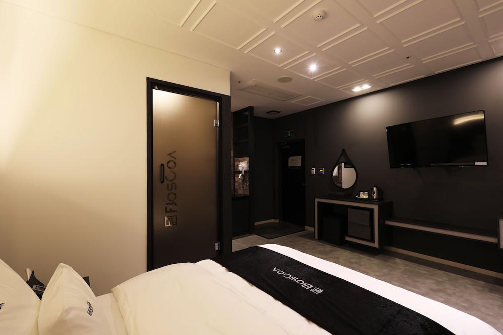Standard Double Room (No Breakfast) - Photo 5
