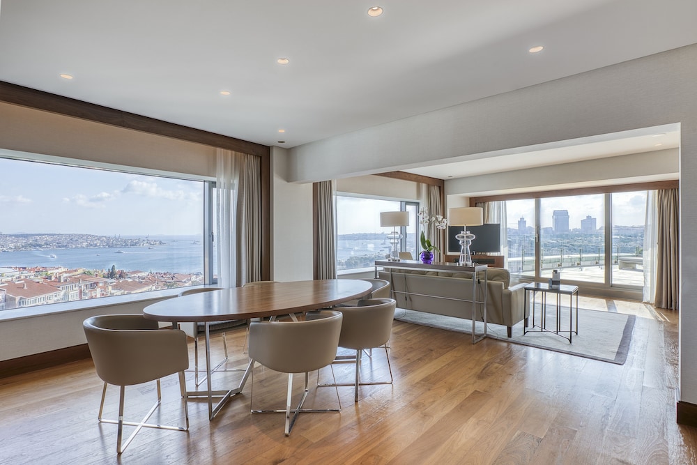 Grand Deluxe Bosphorus Suite, Lounge Access thumbnail 5