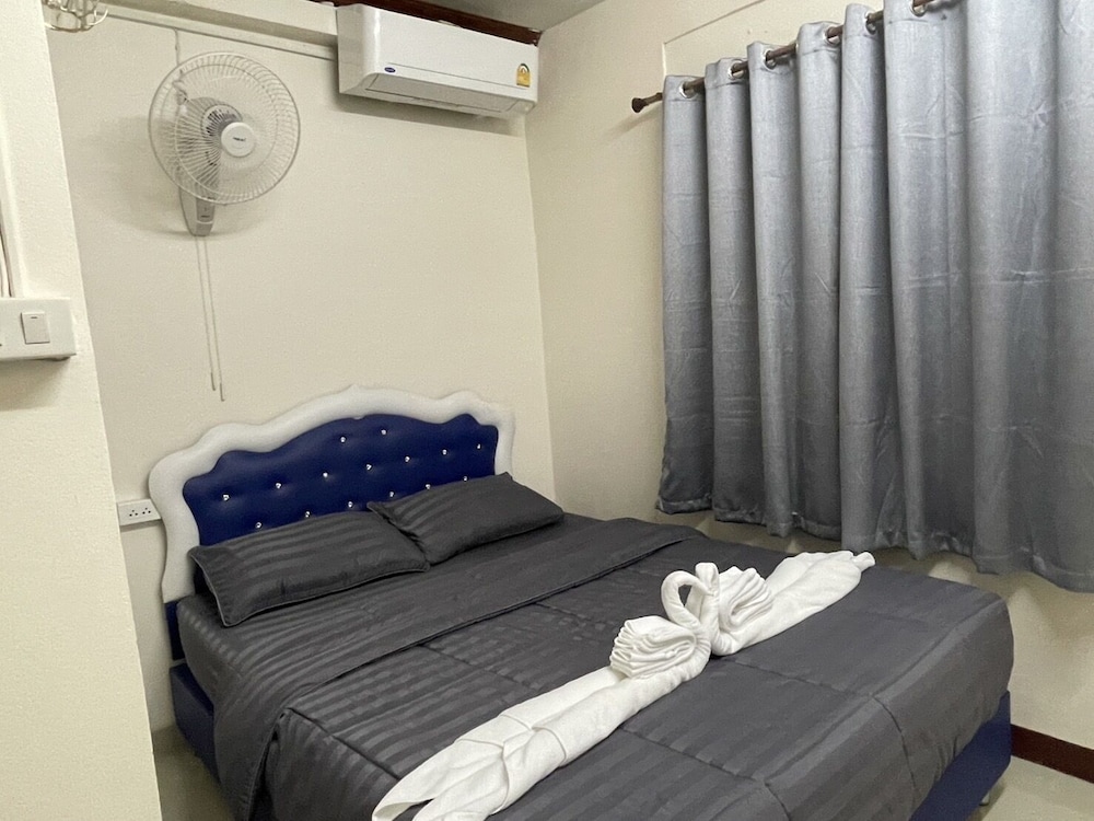 Standard Room, 1 Queen Bed (Room 2)