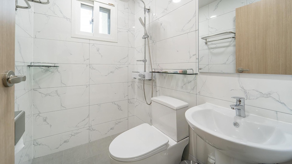 Basic Room, 1 Bedroom (201 (River view,Netflix)) - Photo 6