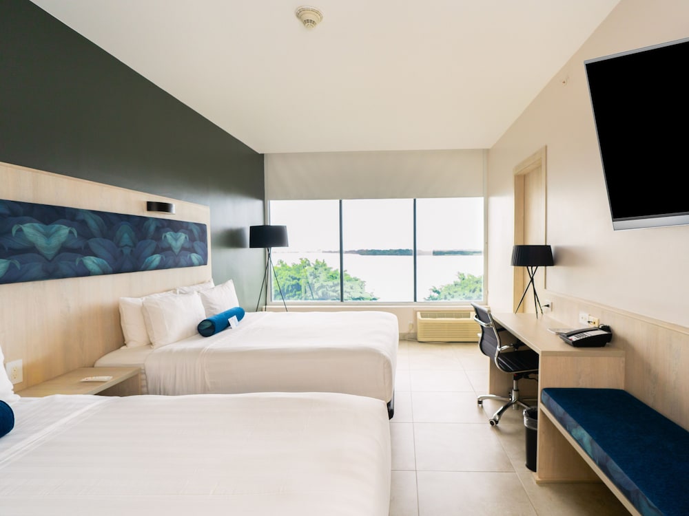 Premium Room, 2 Queen Beds (River Front) photo 3