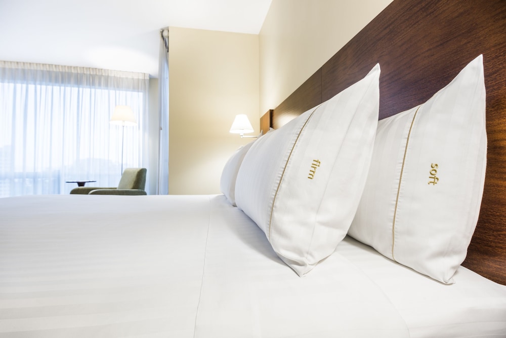 Suite, 1 King Bed - Photo 1