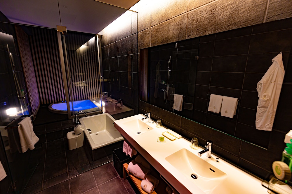 Deluxe Twin Room - Photo 7