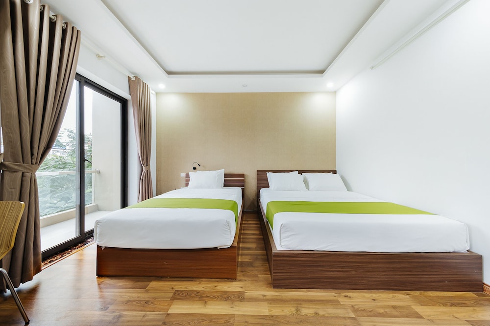 Suite Twin Room with Balcony Garden View photo 2