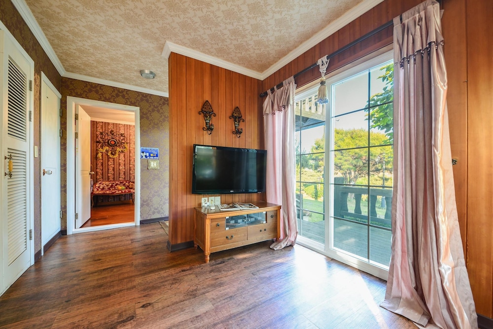 Basic Room, 1 Bedroom (Antic ( F1 )) photo 1