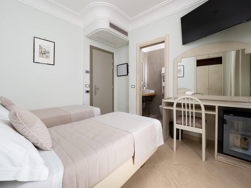 Room, Multiple Beds, Non Smoking - Photo 4