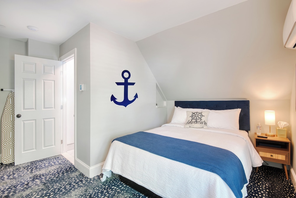Suite #6 photo 1