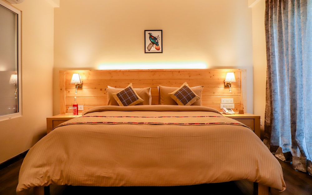 Superior Room with Private Balcony - Photo 5