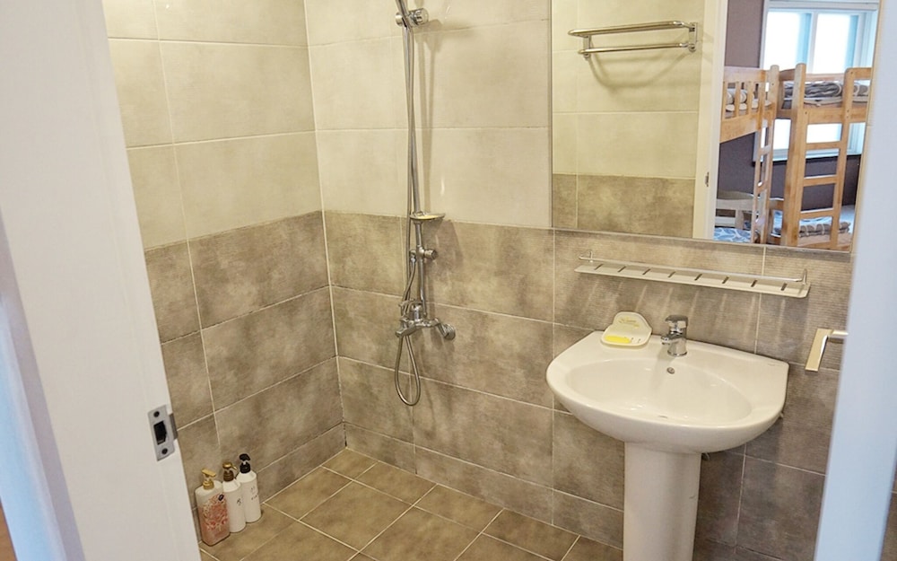 Room (6 people room)