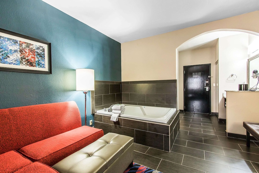 Suite, 1 King Bed with Sofa bed, Accessible, Non Smoking - Photo 4