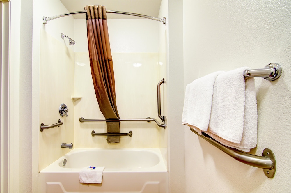 Standard Room, 2 Queen Beds, Accessible, Non Smoking - Photo 7
