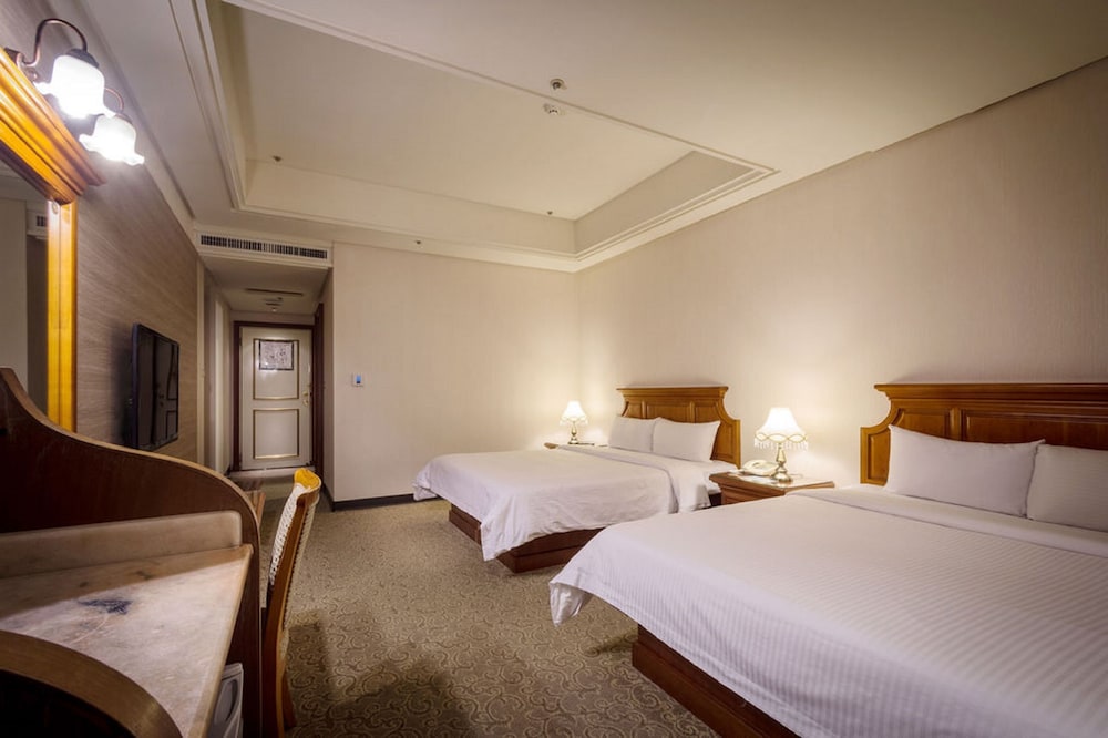 Deluxe Quadruple Room, Bathtub photo 2