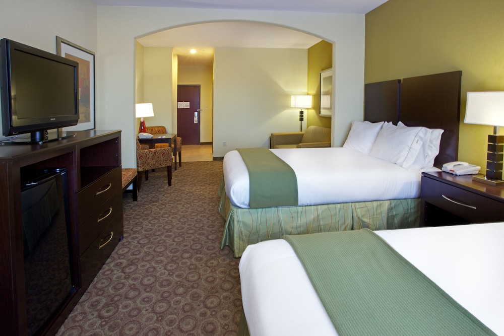 Suite, 1 Queen Bed, Accessible - Photo 2