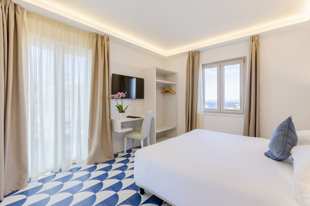 Deluxe Room - Photo 3