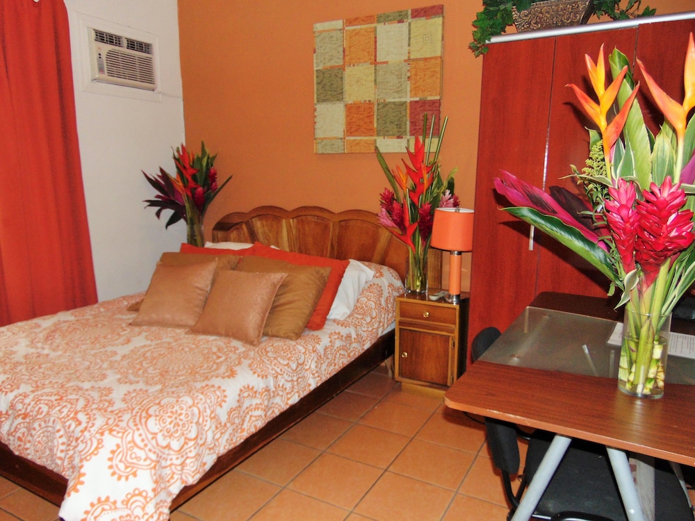 Junior Room - Photo 1