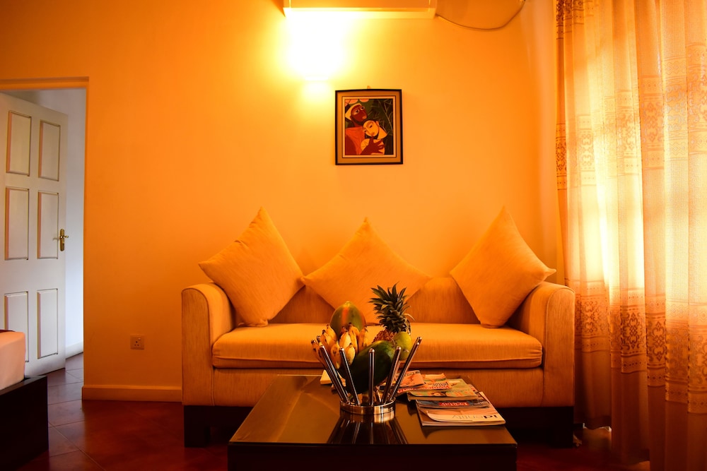 Deluxe King Suite photo 2