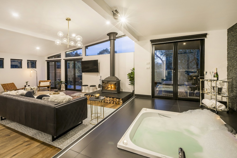 Luxury Villa, 1 Bedroom, Fireplace (4 Villa Single Night) photo 2