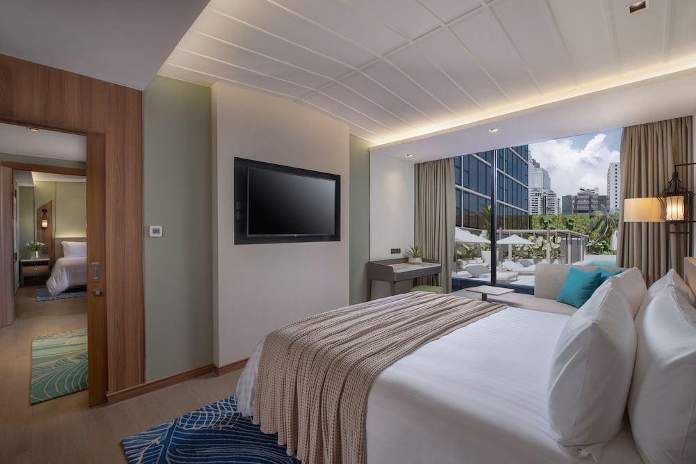 Premier Pool View Connect Room photo 3