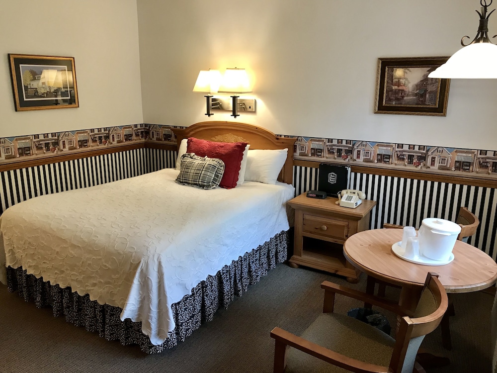 Standard Room, 1 Queen Bed, Non Smoking photo 1