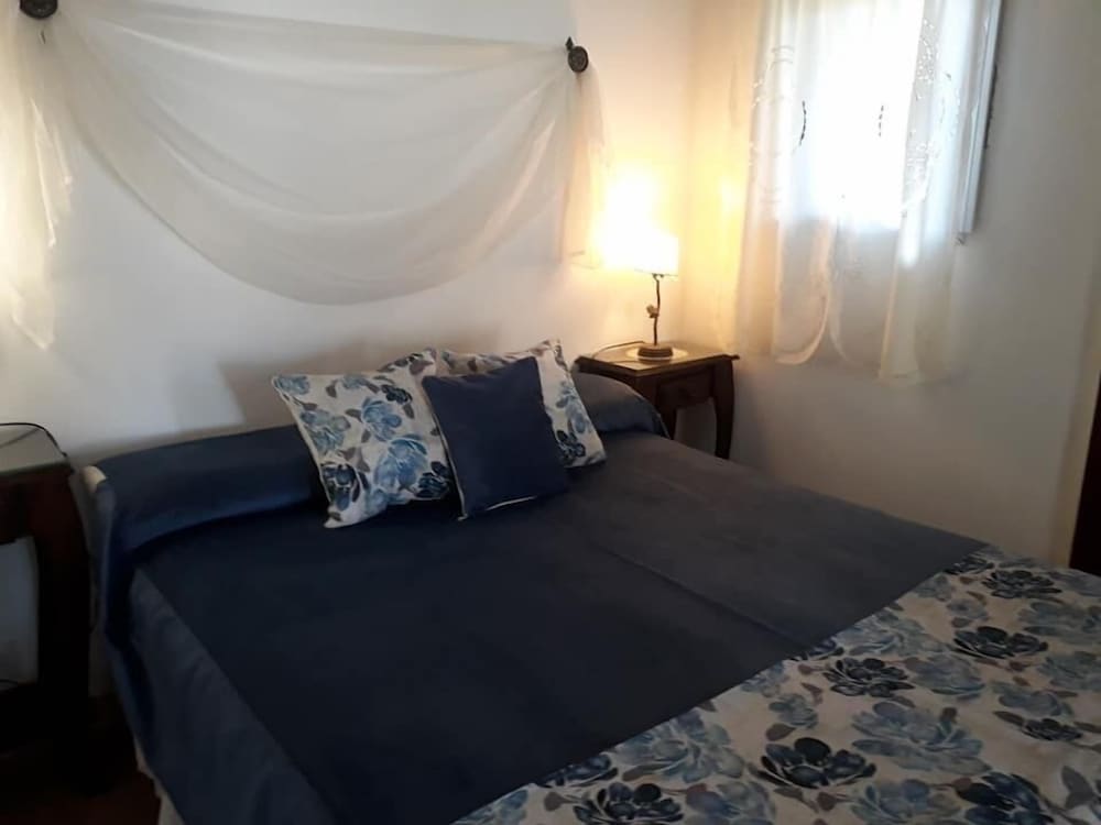 Deluxe Apartment, 1 Queen Bed, Pool View photo 3