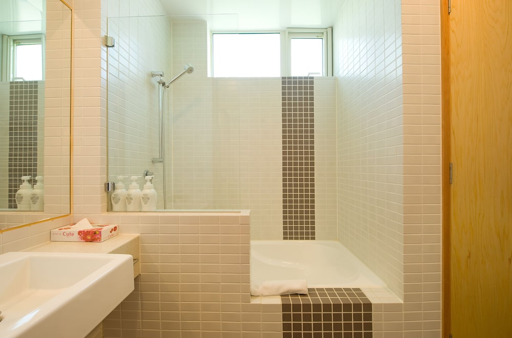 Unit 10, (3 Bedroom 2 Bathroom) photo 2