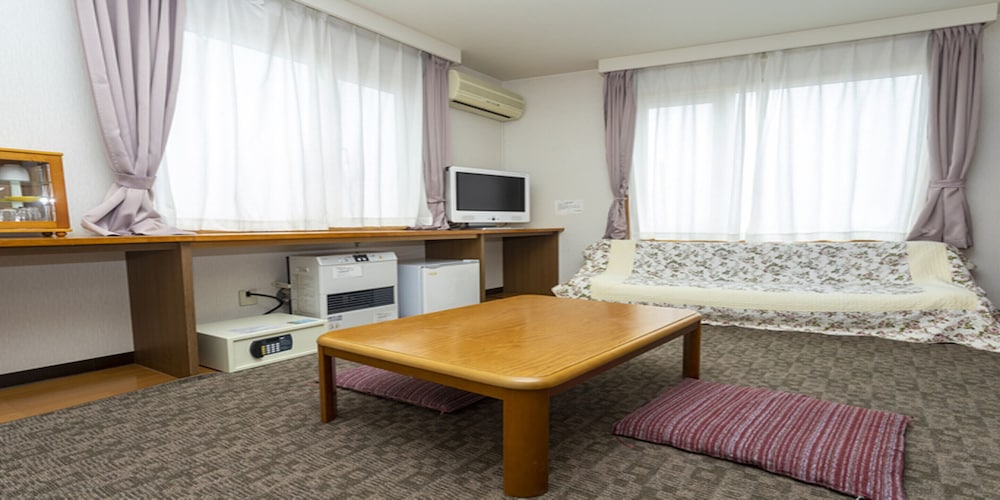 Superior Western Room, Non Smoking - Photo 1