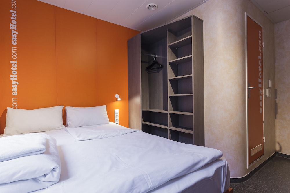 Room thumbnail 5