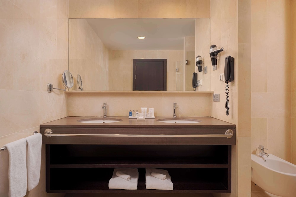 Superior Suite, 1 Bedroom thumbnail 5