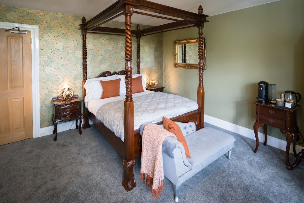 Honeymoon Suite