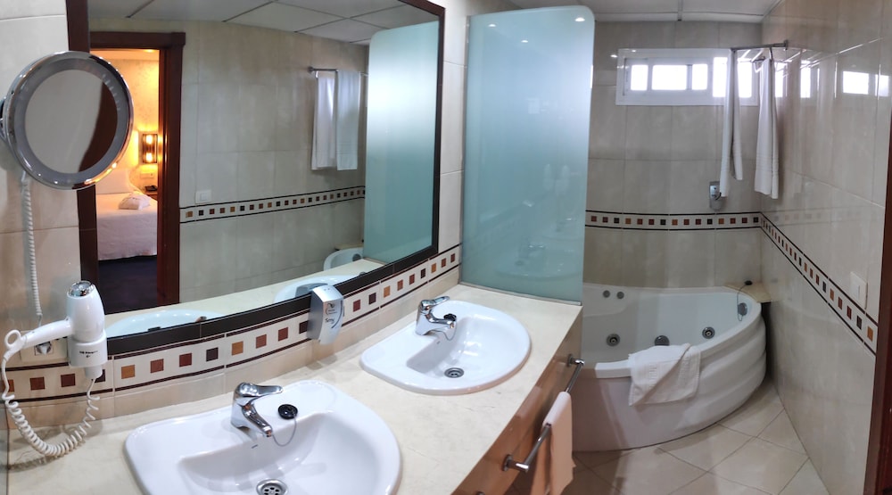 Suite (4 adults) thumbnail 5