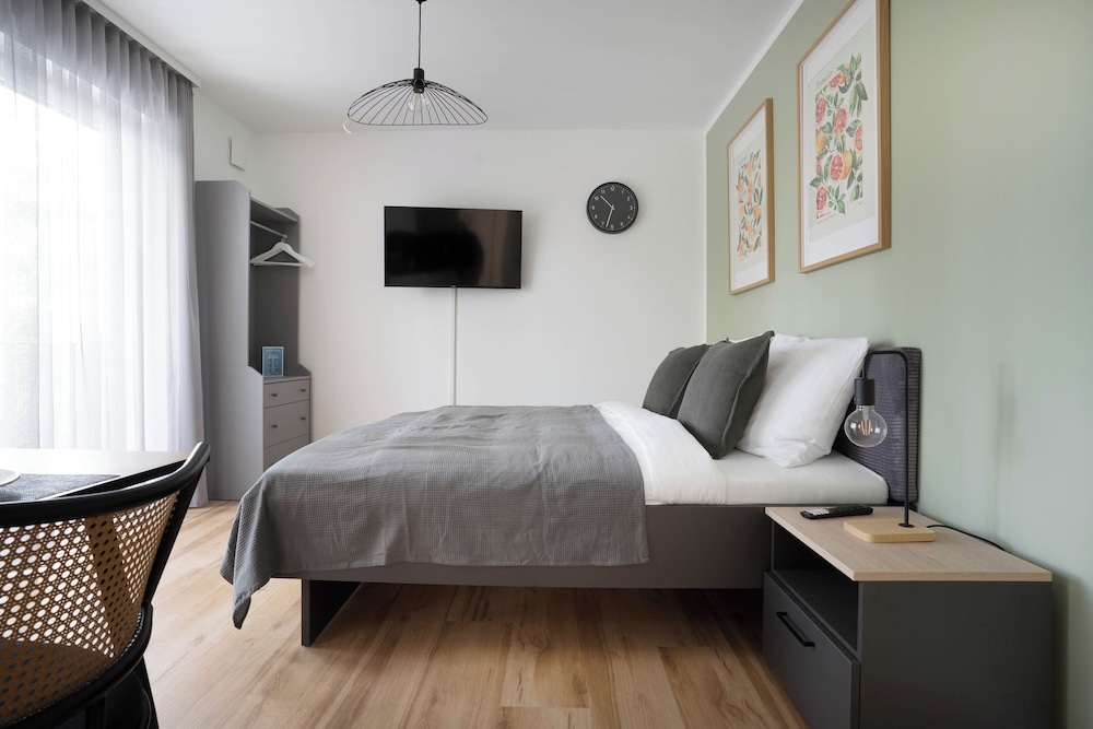Deluxe Studio, 1 Queen Bed photo 1