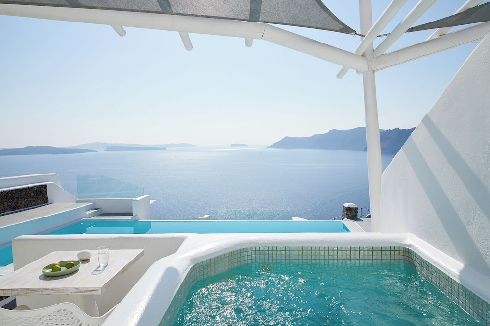 Elegant Suite with Outdoor Hot Tub and Caldera view - Pool Front - Photo 5