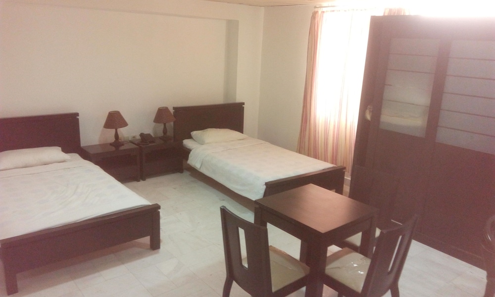 Studio, 2 Twin Beds photo 3
