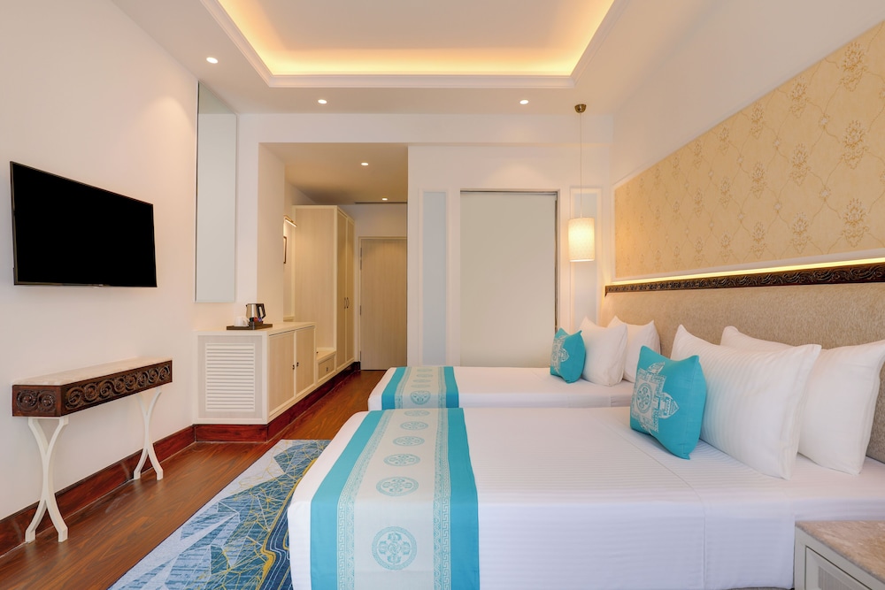 Club Twin Room - Photo 6