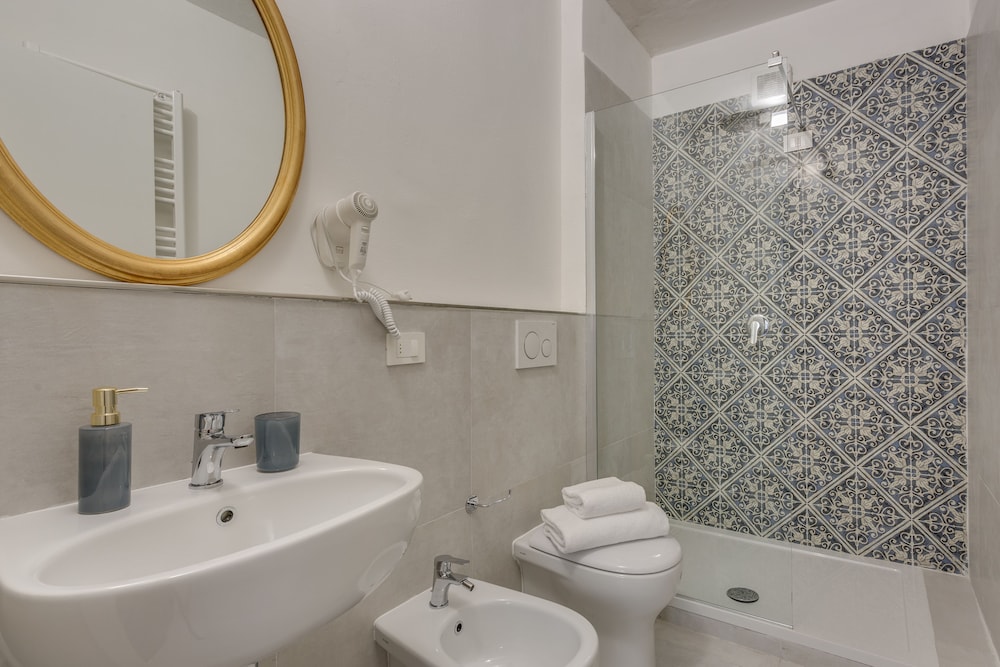 Quadruple Room, City View photo 2