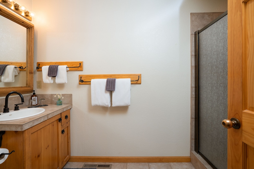 Black Bear Lodge, Photo 13