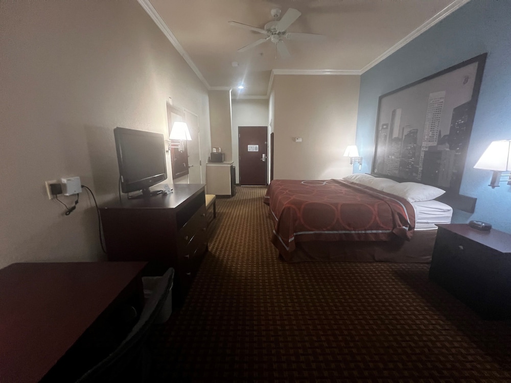 Room, 1 King Bed, Accessible, Non Smoking (Mobility Accessible) - Photo 2