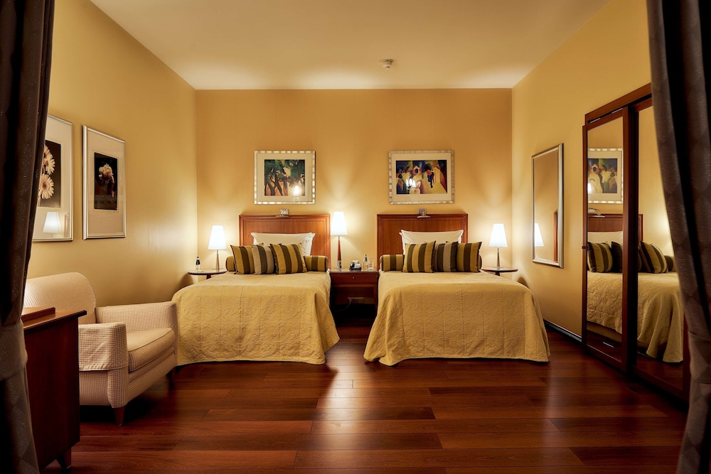 Suite - Photo 3
