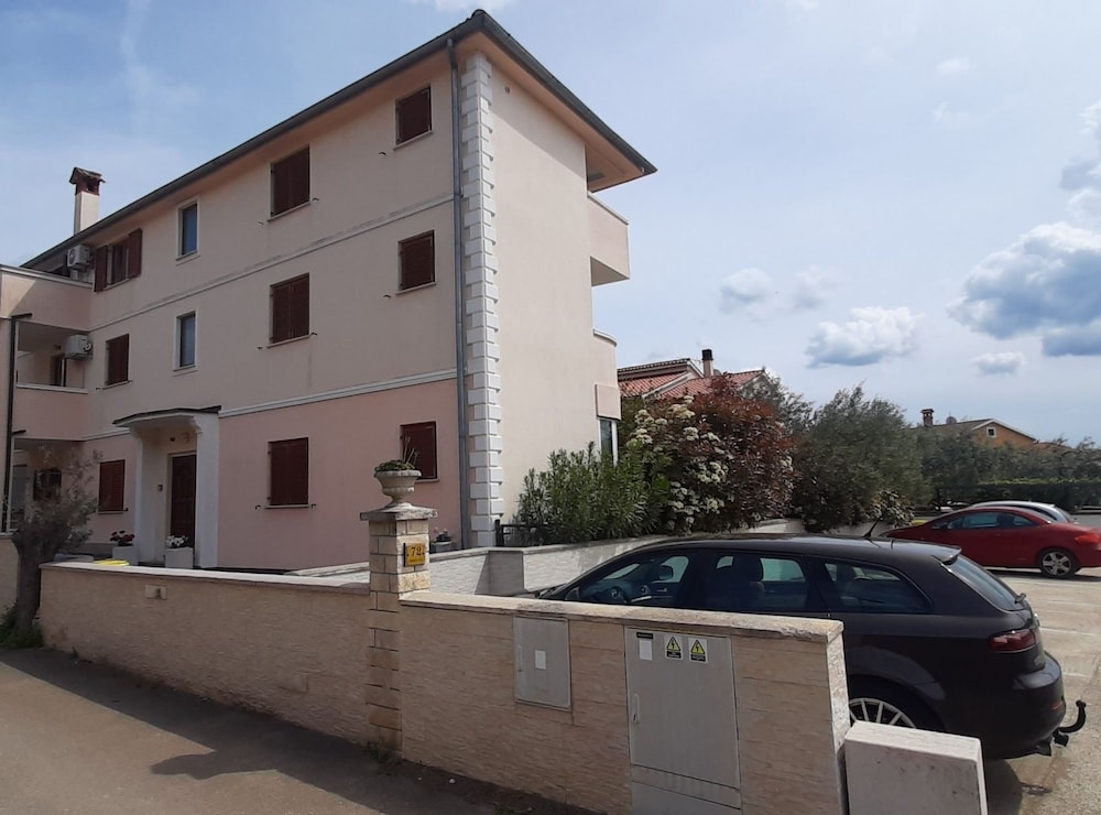 Apartment (One Bedroom Apartment with Balcony an)
