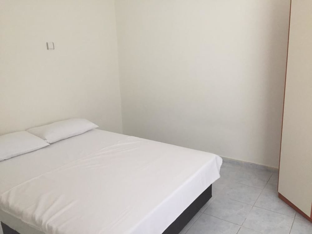 Basic Apartment photo 3